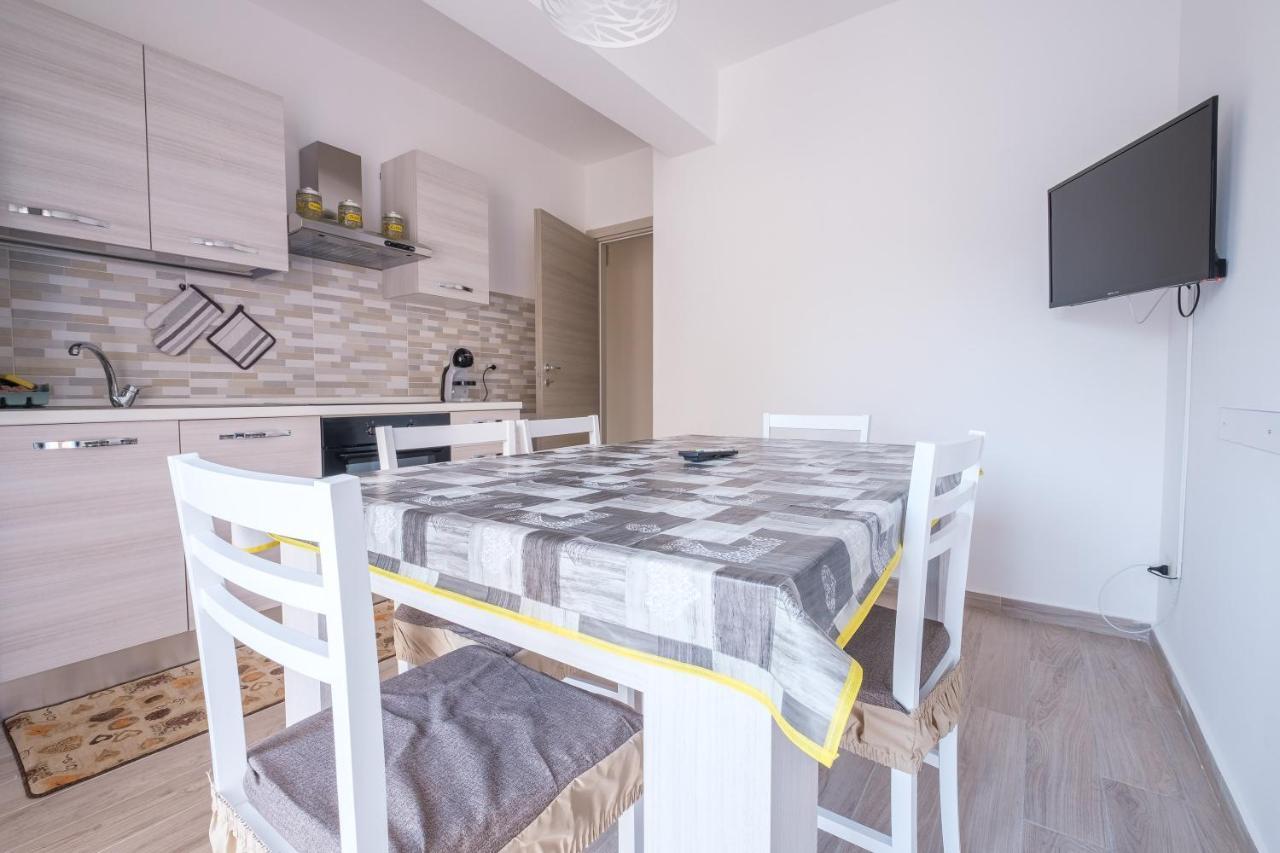 Damilhouse 4 Apartment Messina Bagian luar foto